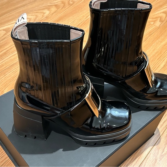 Roger Vivier Black Patent Leather Boots with Gold Buckle Detail - Picture 2 of 2